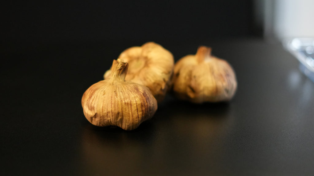 Ajo Negro Curandero en Bulbo — 500 g